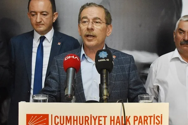 'Abdüllatif Şener, Abdullah Gül'ü kendi kendine referans göstermiş olabilir'