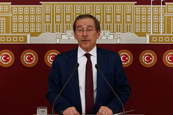 Abdüllatif Şener'den partisi CHP'ye 'Türkçe Ezan' tepkisi