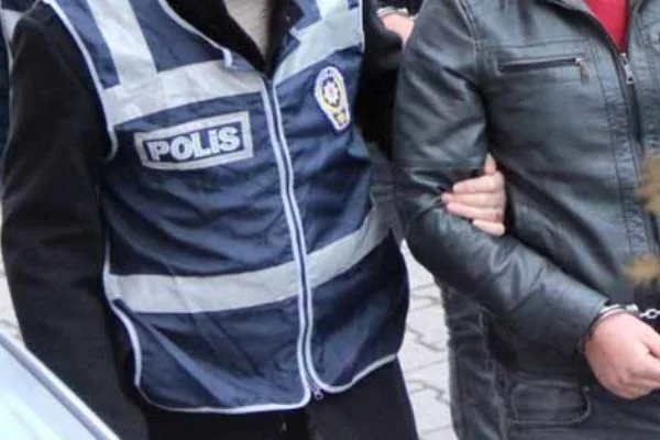 Adana'da operasyon... Aralarında muhtar, imam, okul müdürü var