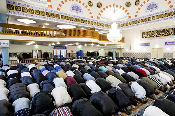 Adaylığını vaaz kürsüsünden duyuran imama tepki