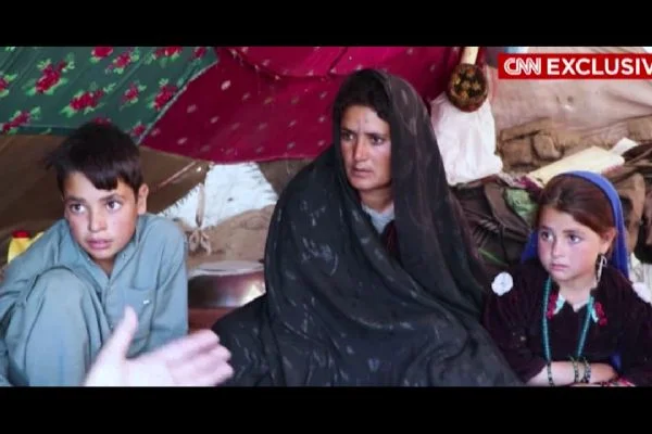 Afganistan'da aileler kıtlık yüzünden çocuklarını satıyor