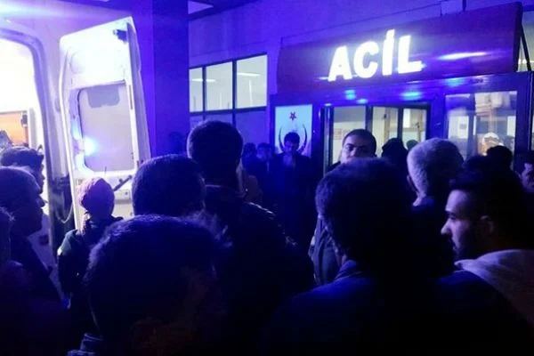 Ağrı'da otobüs şarampole devrildi: 16 yaralı