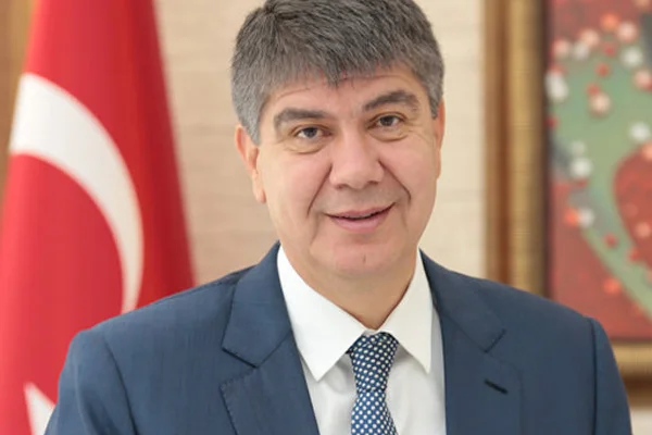 AK Parti Büyükşehir Belediye Başkan Adayı Menderes Türel kimdir?