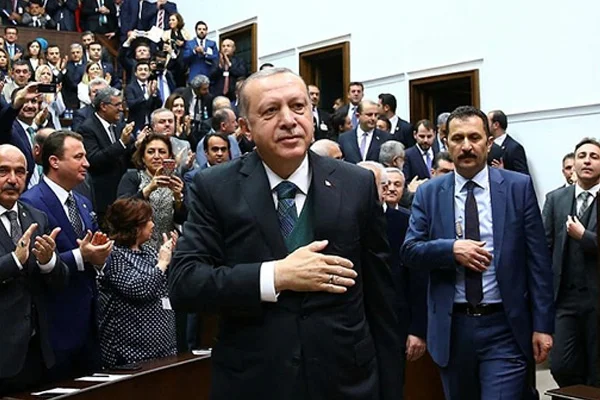 'AK Parti, İzmir'de bir kadın aday gösterebilir'