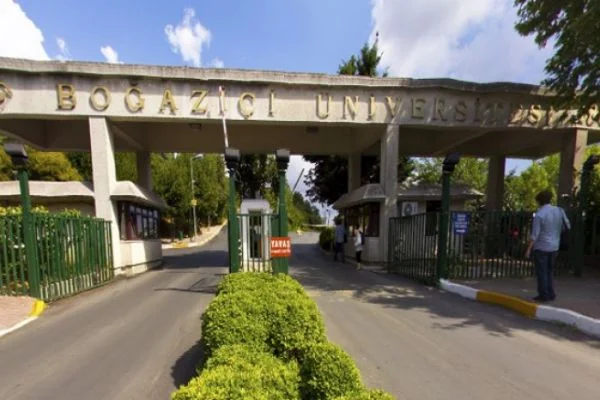 'Akademisyenlerin gözaltına alınması kimin işine yarar?'