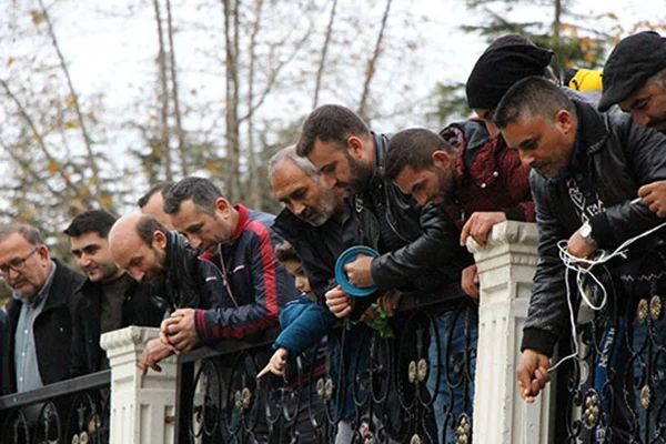 Amasya'da oltasını kapan Yeşilırmak'a koştu
