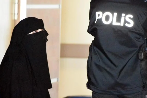 Atatürk'e hakaretten tutuklanan Emine Şahin serbest bırakıldı
