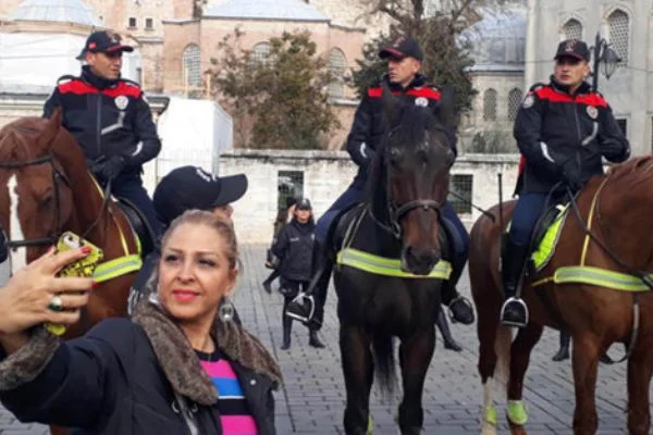 'Atlı Birlik Grup' Sultanahmet Meydanı'nda göreve başladılar