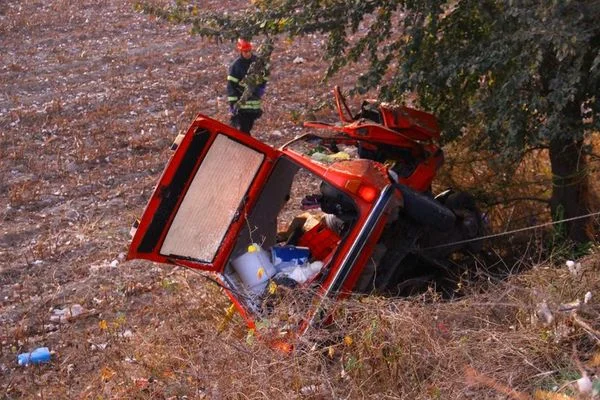 Aydın'da yoldan çıkan araç pamuk tarlasına uçtu