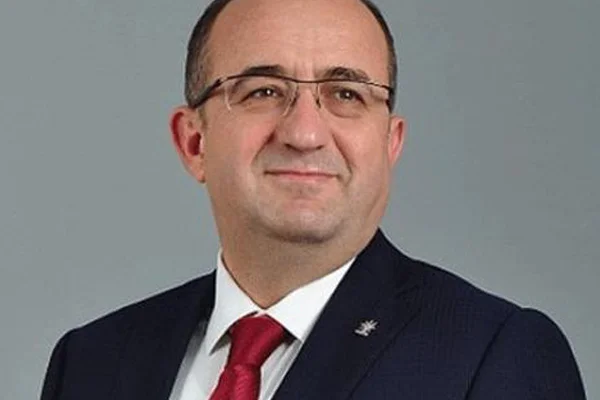 Ayhan Gider kimdir ?