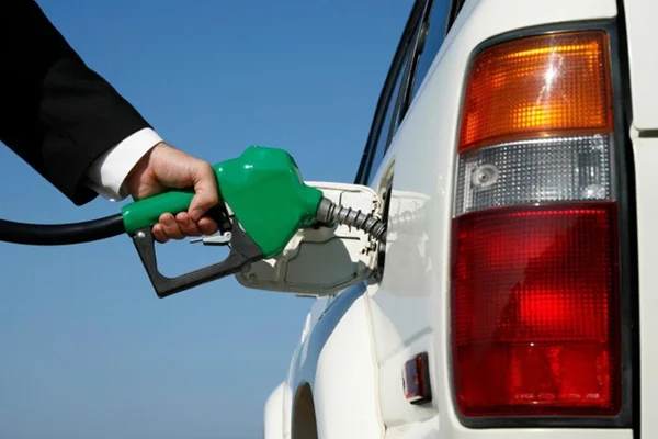Benzine bu gece bir indirim daha geliyor