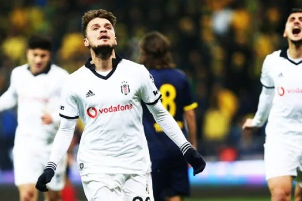 Beşiktaş derbi öncesi farklı kazandı