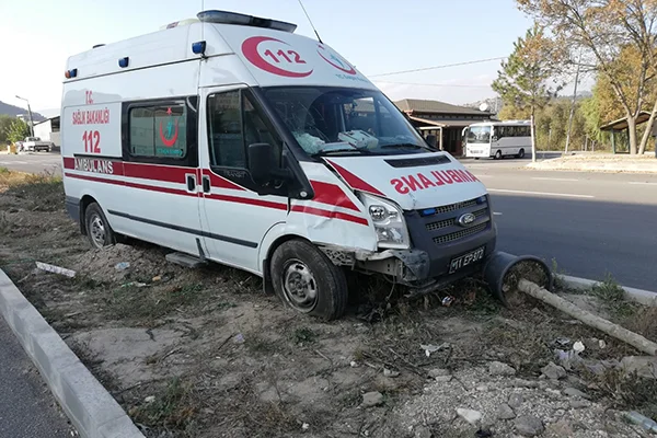 Bilecik'te ambulans ile motosiklet çarpıştı: 1 ölü