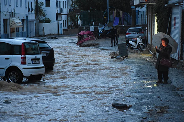 Bodrum'u sel vurdu