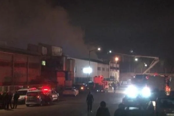 Boya fabrikasında yangın