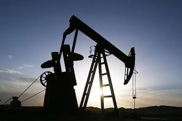Brent petrolün varil fiyatı 65,18 dolardan işlem görüyor