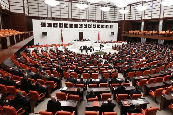 Bu hafta Meclise önemli kanun teklifleri sunulacak