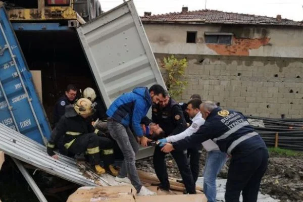 Bursa'da dorse faciası: 2 işçi öldü, 1 işçi ağır yaralı