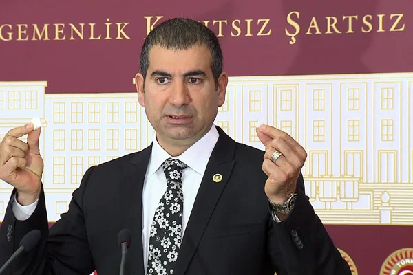 CHP'li eski vekil bıçaklandı