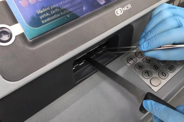 'Cımbızlı' ATM hırsızına suçüstü