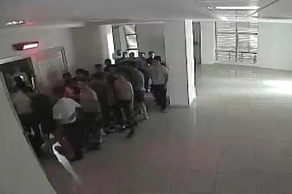 Darbecilerin 225 askeri rehin aldıkları anların görüntüleri