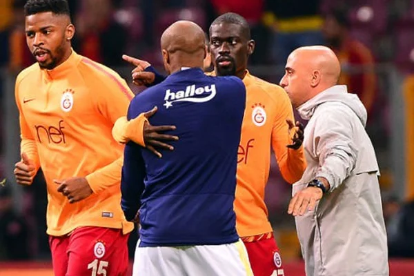 Derbi öncesi futbolcular arasında tartışma