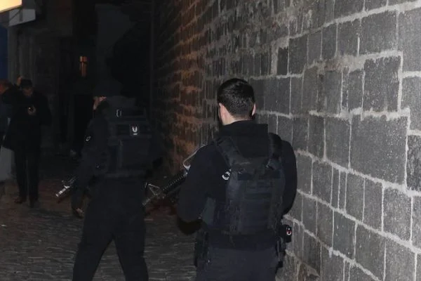 Diyarbakır'da silahlı kavga