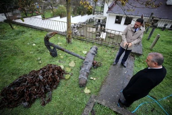 Düzcede balıkçı ağına takılan tarihi çapa müzeye teslim edildi