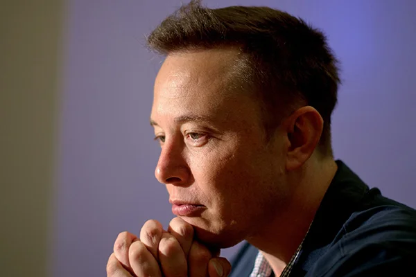 Elon Musk, görevini devretti