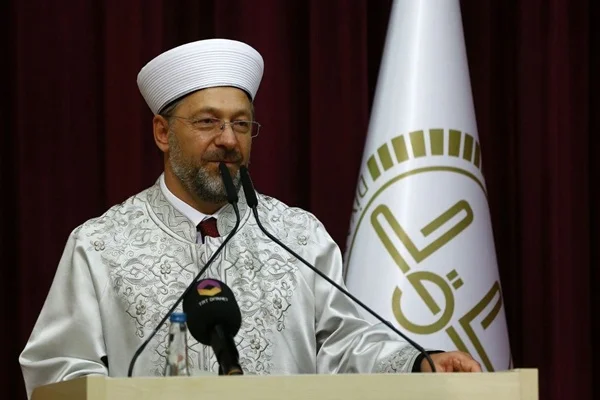 Erbaş: Bu ülkenin bütün gençleri bizimdir ve hepsine ulaşmalıyız