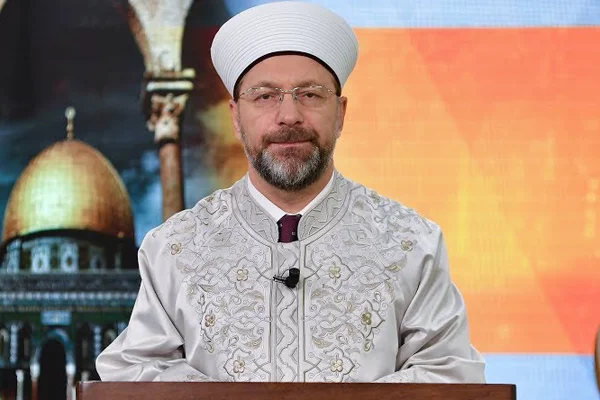 Erbaş'tan çağrı! Gençlerimize, çocuklarımıza sahip çıkıp, onlara rol model olmalıyız'