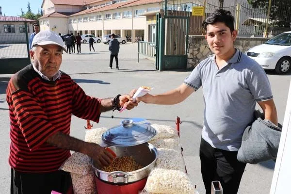 Evde haşladığı nohutla 6 çocuk büyüttü