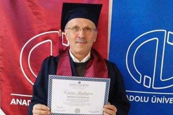 Ezan okurken kalp krizi geçirerek hayatını kaybetti
