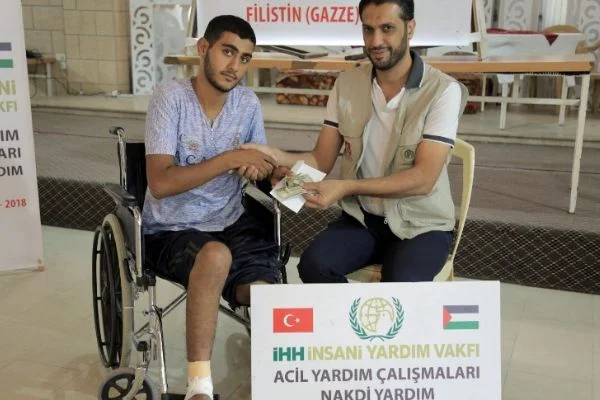 Gazzeli yaralılara maddi yardım
