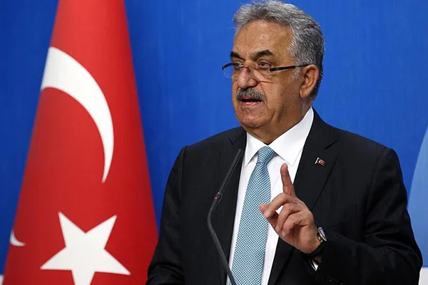 Hayati Yazıcı trafik kazası geçirdi