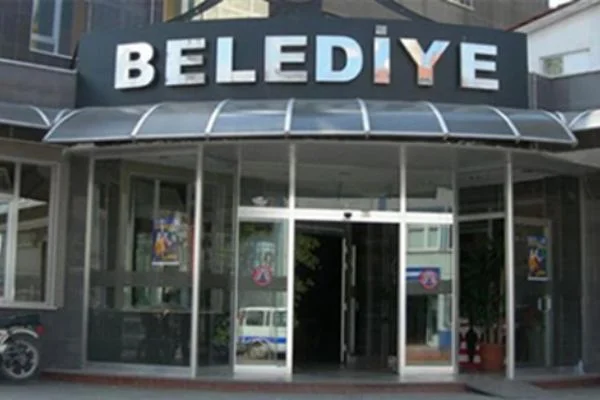 İki belediye başkanı görevinden uzaklaştırıldı...