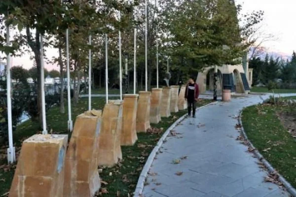 Isparta'da bir parktaki 9 bronz büst çalındı
