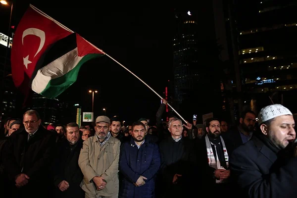 İsrail'in İstanbul Başkonsolosluğu önünde protesto