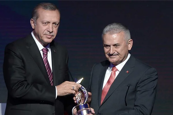 'İstanbul'da Binali Yıldırım'ın adaylığı kesinleşti, sloganı da hazır'