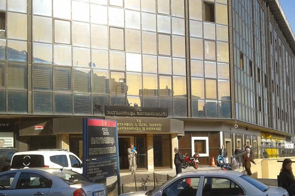 İstanbul'da kaymakamlık binasında intihar girişimi