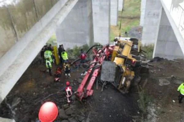 İstanbul'da korkunç kaza ! Beton mikseri viyadükten aşağı uçtu...