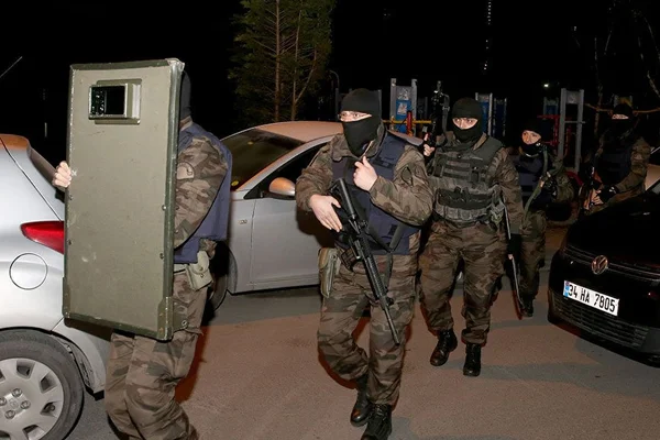 İstanbul'da şafak operasyonu