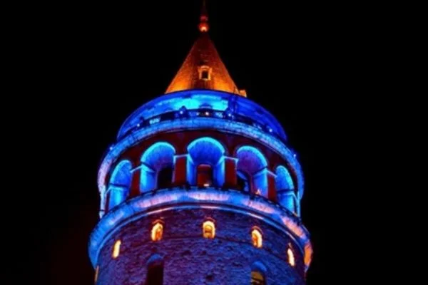 İstanbul maviye büründü