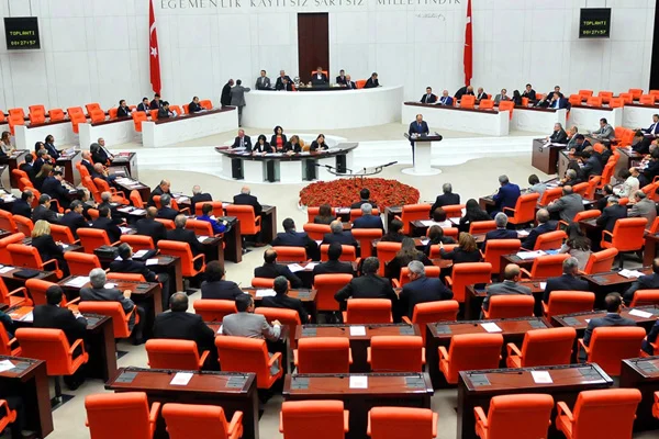 İYİ Parti'nin 'asgari ücretlilerden vergi alınmasın' teklifi TBMM'de reddedildi