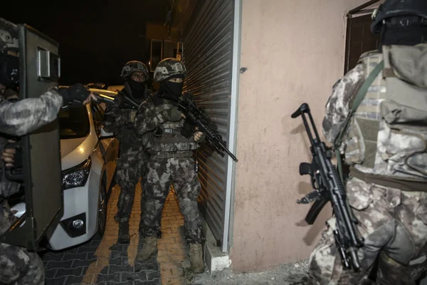 İzmir'de hücre evine operasyon