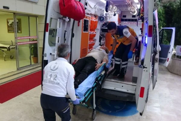 İzmit'te eşiyle tartışan kadın, kendisini balkondan attı