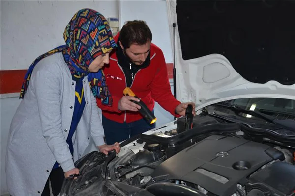Kadın girişimci, KOSGEB desteğiyle oto bakımcı oldu