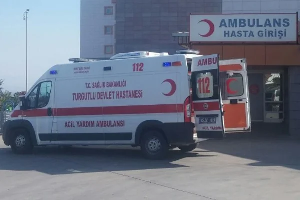 Karşıdan karşıya geçmek isteyen yaşlı kadına otomobil çarptı