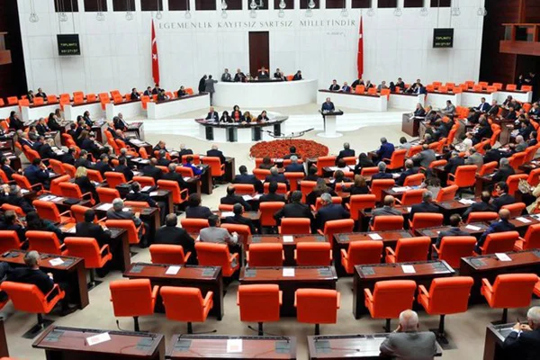 KHK ile ihraç edilen doktorlar özel hastanelerde çalışabilecek