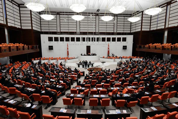 Kılıçdaroğlu ve Pervin Buldan'ın aralarında olduğu fezleke mecliste